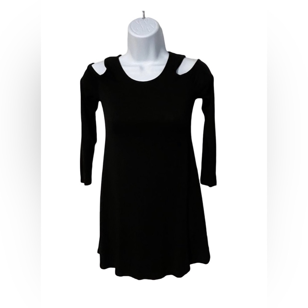 Like new stylish Art Class black cut out shoulder long sleeve dress M 7/8